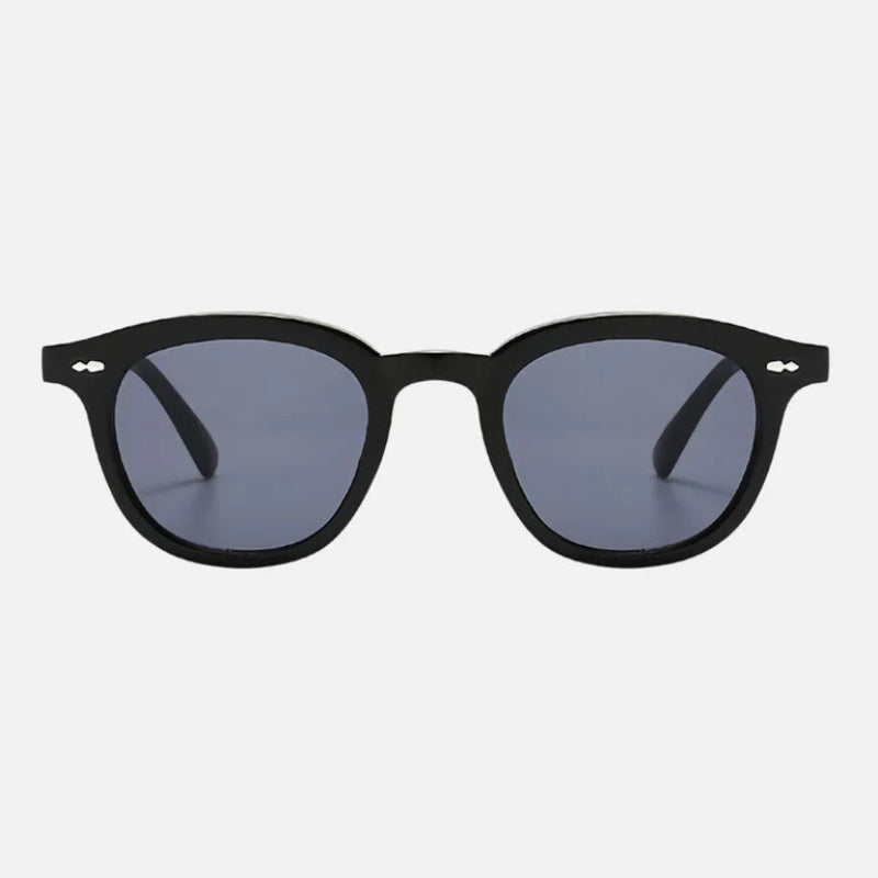 Sunglasses George in sleek black, featuring a full acetate frame with a smooth, rounded design. The dark blue lenses provide a modern and stylish look, complemented by subtle silver rivet accents near the hinges. Perfectly balanced for comfort and elegance. Discover more at www.zenluk.com
